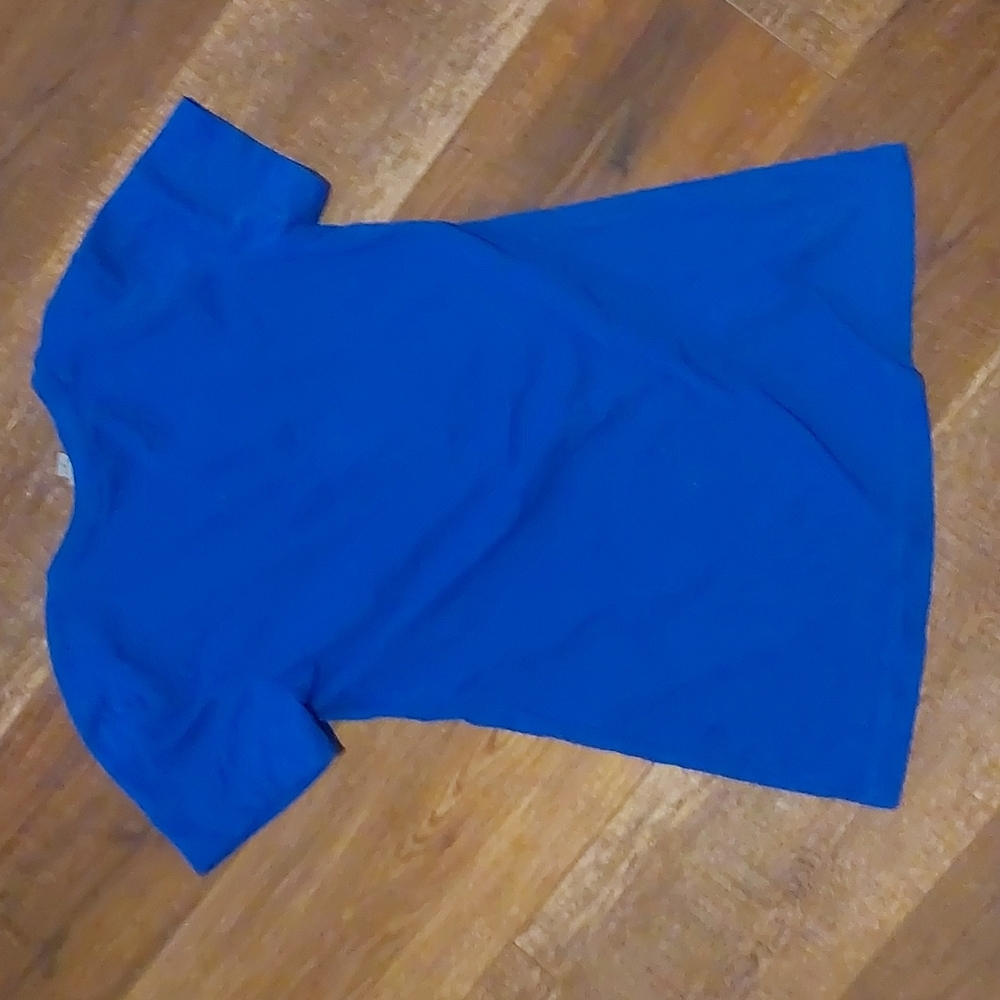 V-neck tee - Picture 3 of 3